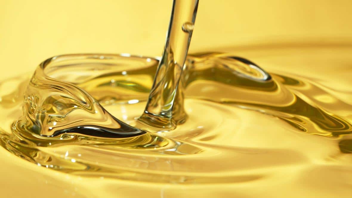 Freezed motion of pouring oil
